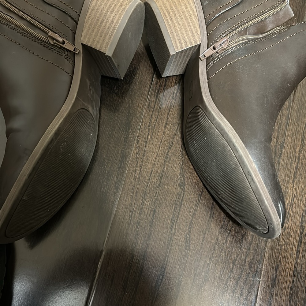 2 pairs of Boots